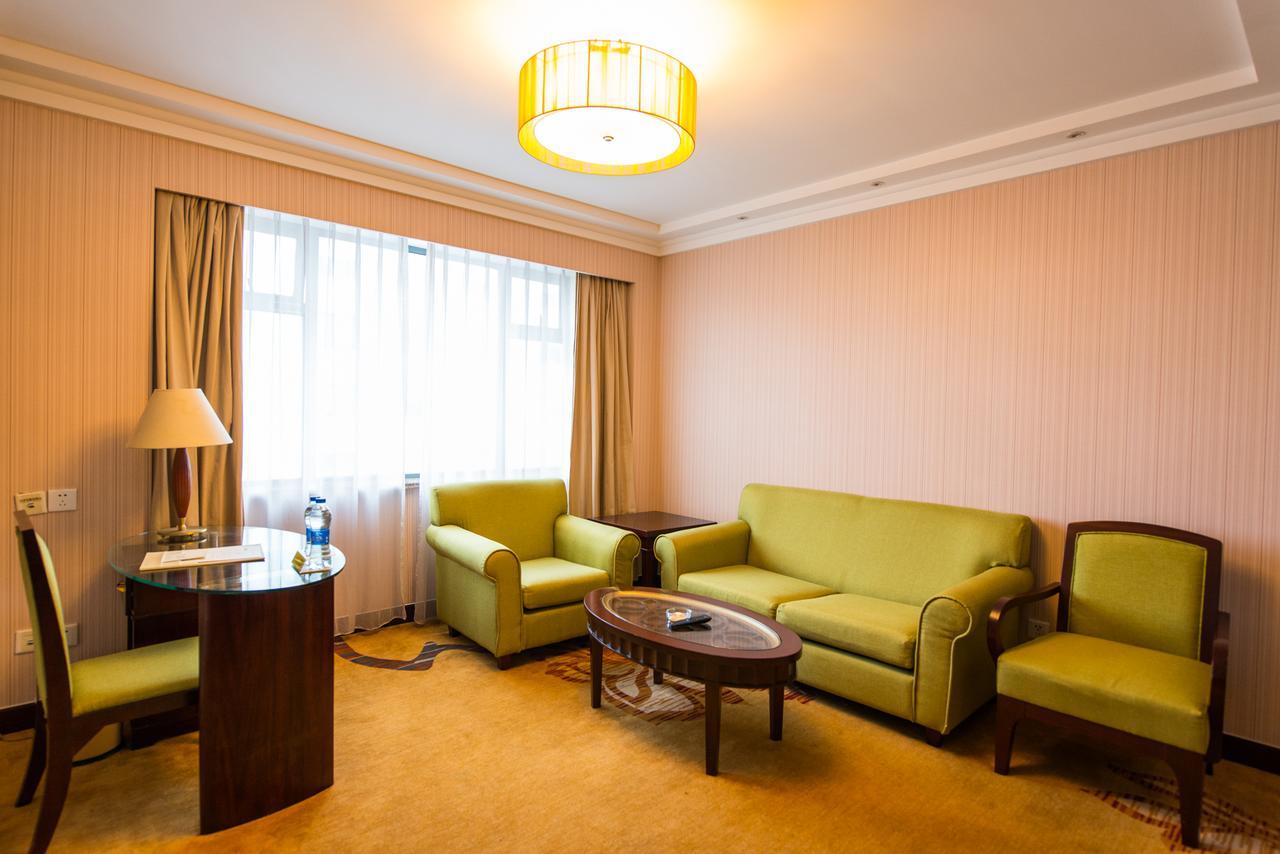 Vienna International Hotel Shanghai Train Station Екстер'єр фото