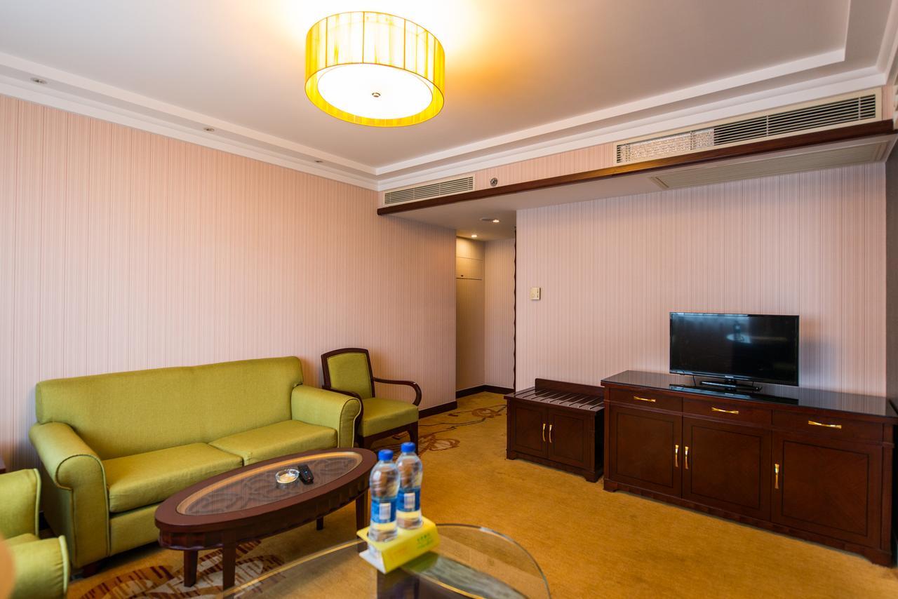 Vienna International Hotel Shanghai Train Station Екстер'єр фото