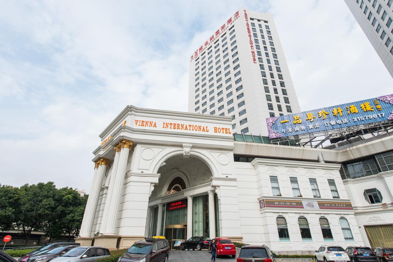 Vienna International Hotel Shanghai Train Station Екстер'єр фото