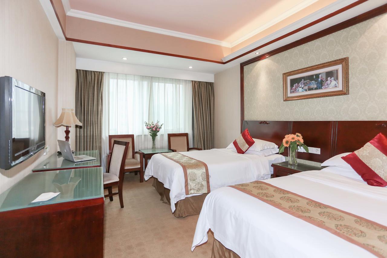 Vienna International Hotel Shanghai Train Station Екстер'єр фото