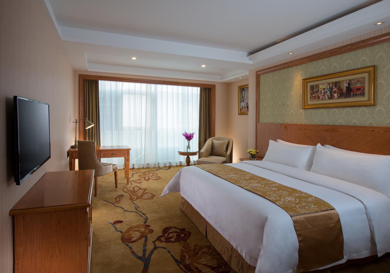 Vienna International Hotel Shanghai Train Station Екстер'єр фото